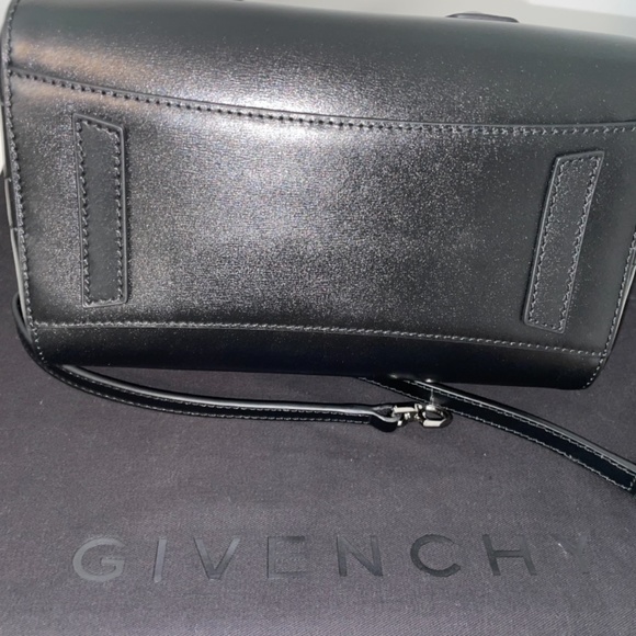 GIVENCHY MINI ANTIGONA LOCK BAG 2021 - Picture 8 of 12